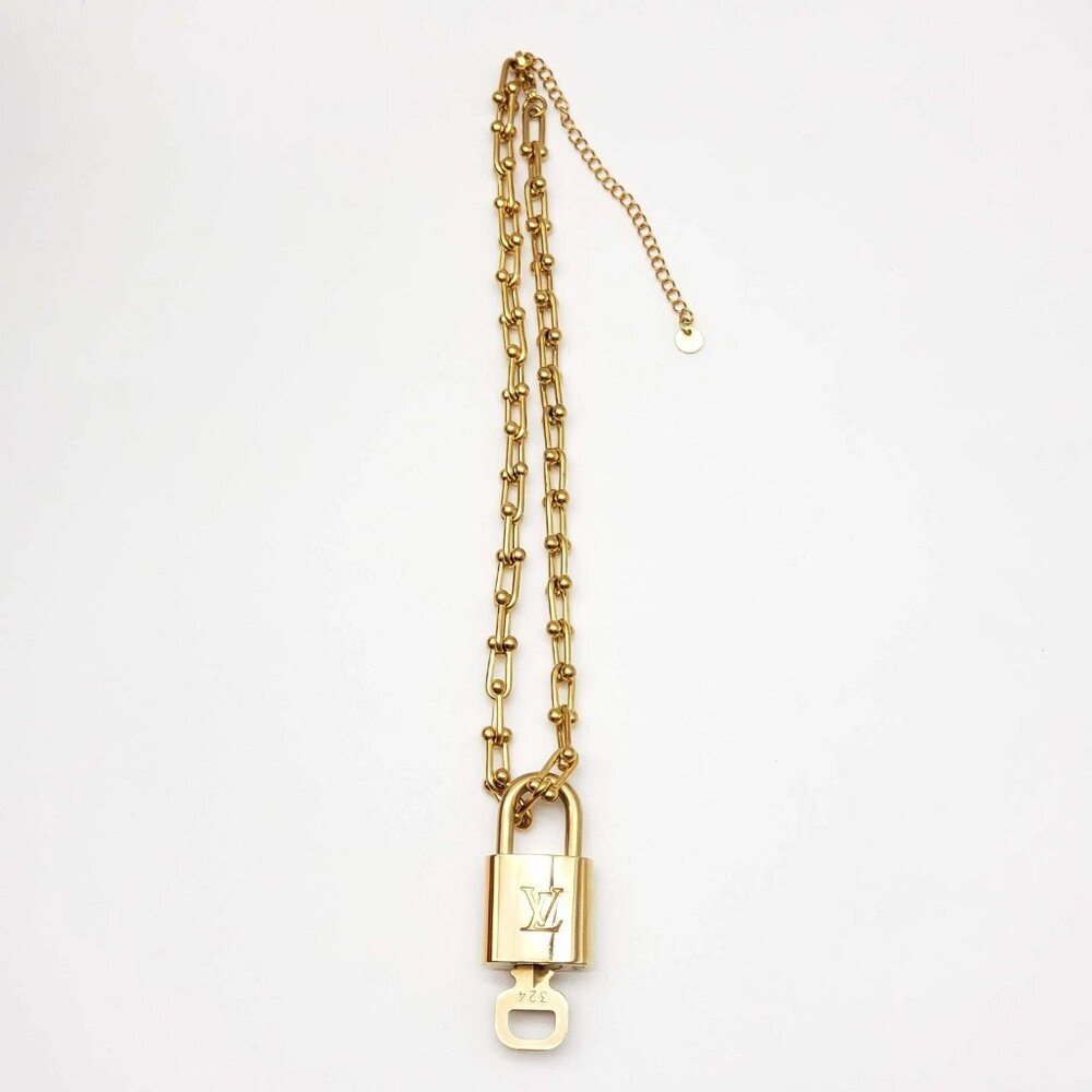 Authentic Louis Vuitton Gold Lock & Key with Unbranded Horse Shoe Stainles Chain - Picture 5 of 8